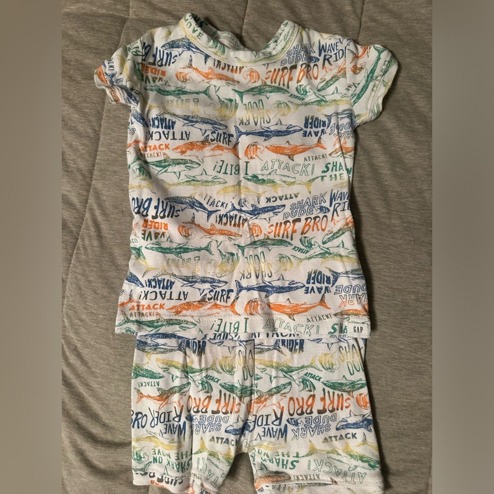 Baby Gap 🦈 shark Pajama Set